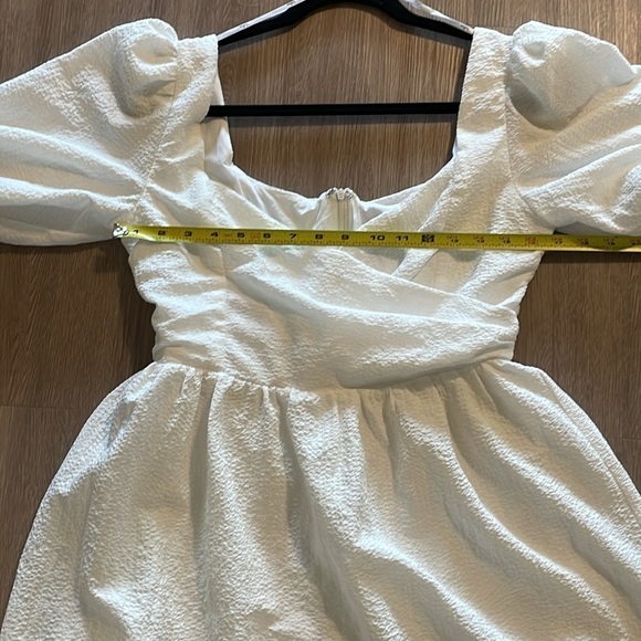 Lulu’s Women’s Mini Dress Medium White Little Bit In Love Surplice Puff Sleeve - Picture 13 of 17